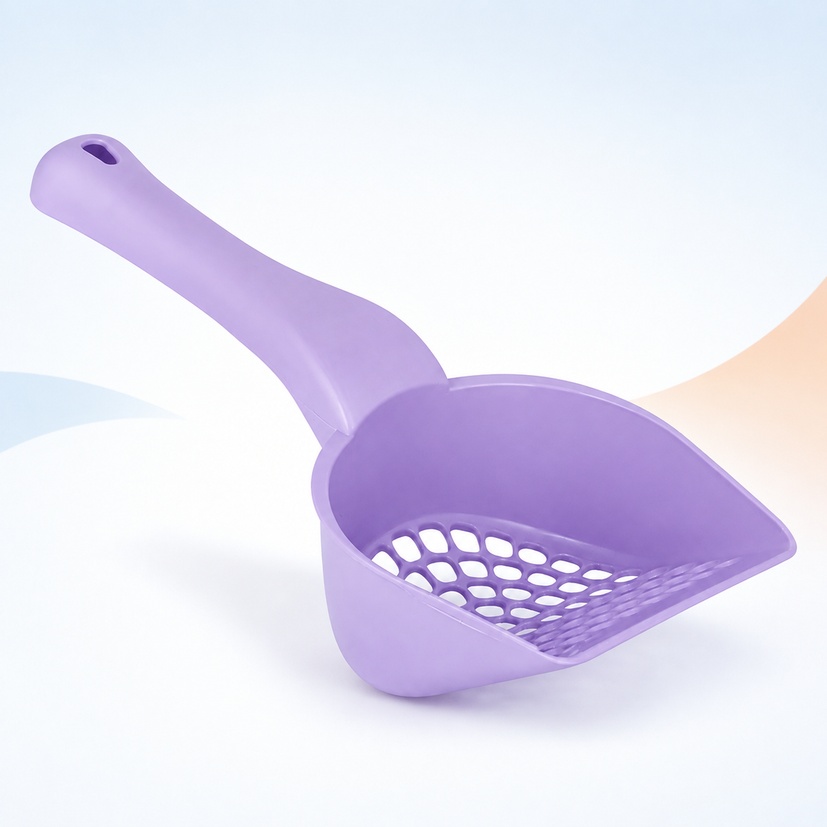 Slotted cat litter scoop with ergonomic handle